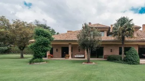 Magnificent detached villa with unbeatable location Magnificent detached villa with unbeatable location